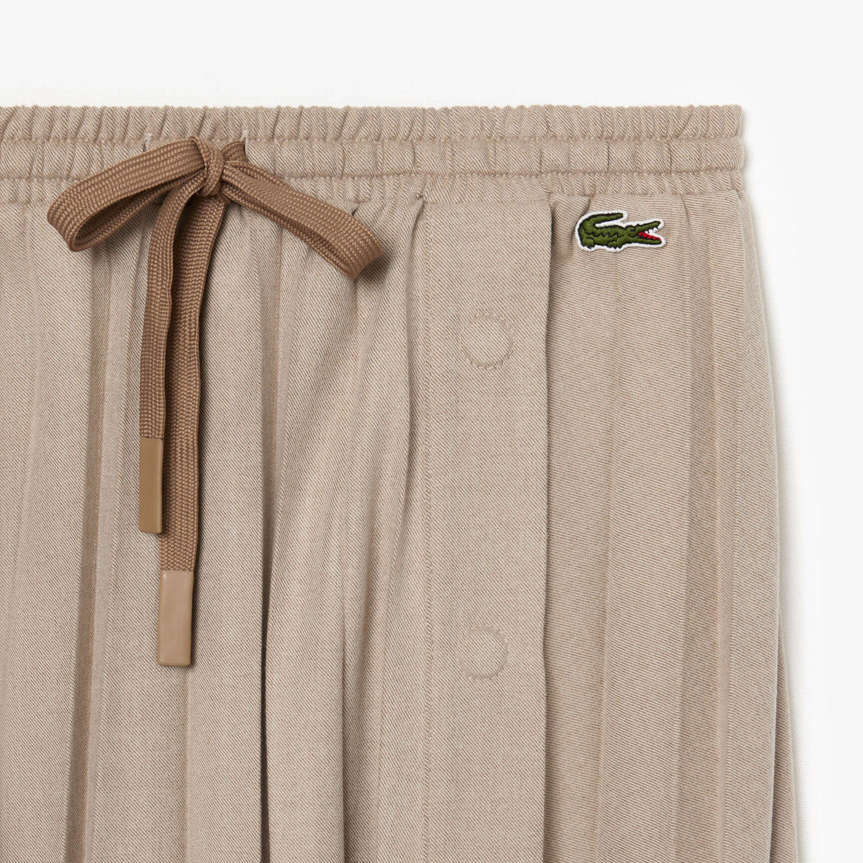 تنورة الفانيلا طويلة مطوي