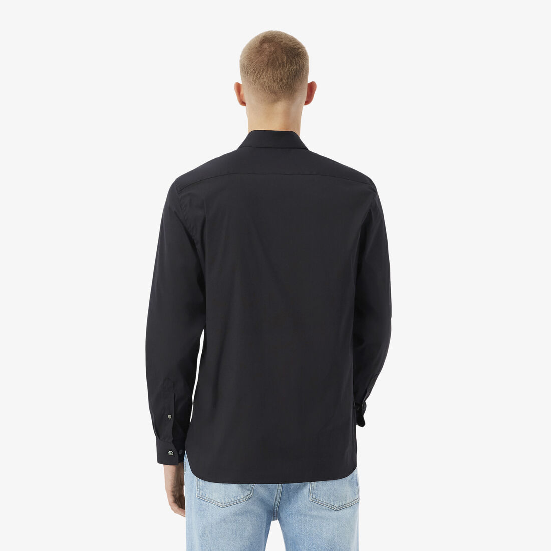 قميص بوبلين مطاطي بقصّة ضيقة قميص بوبلين مطاطي بقصّة ضيقة