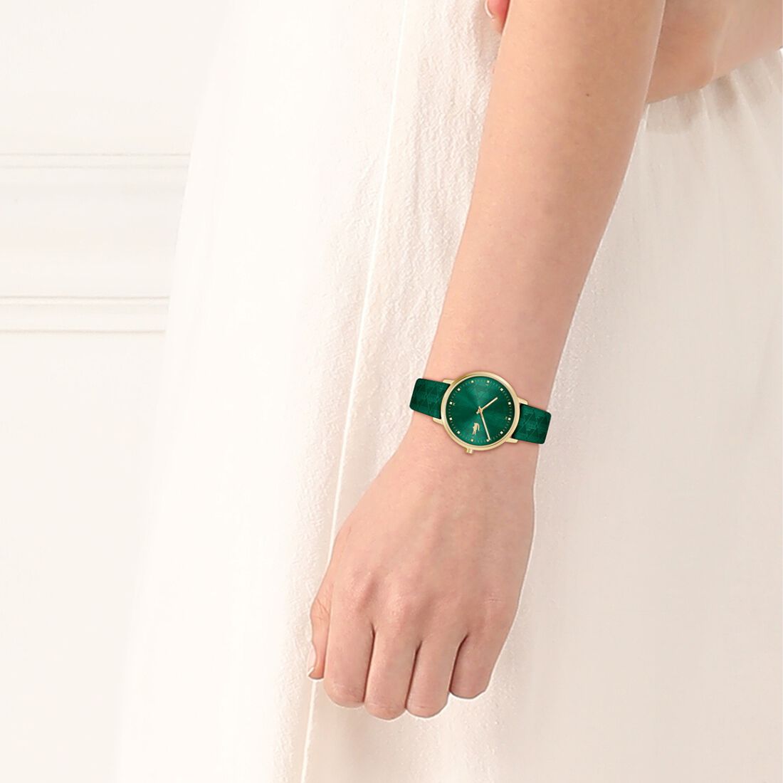 ساعة لاكوست جلدية للنساء ساعة لاكوست جلدية للنساء