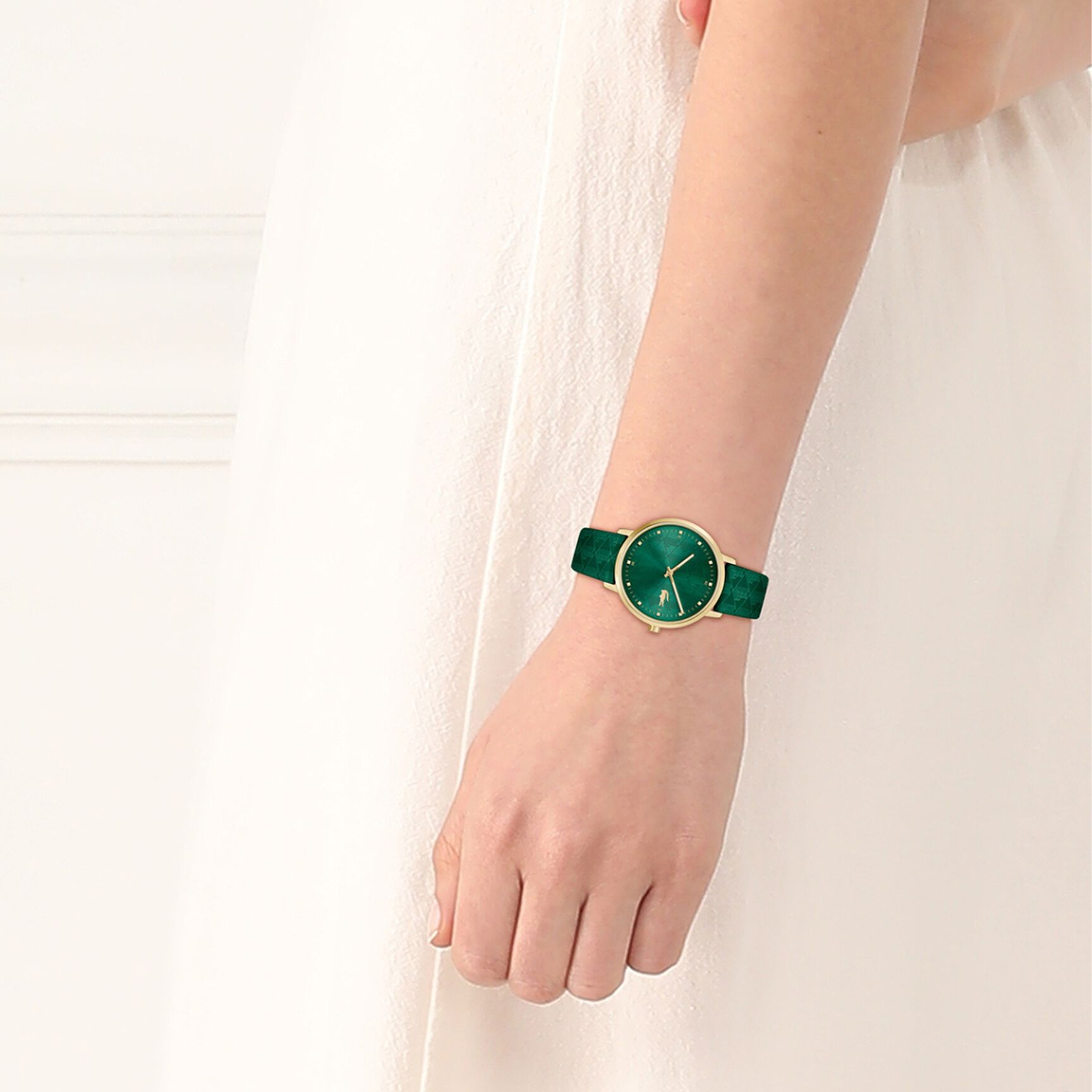 ساعة لاكوست جلدية للنساء ساعة لاكوست جلدية للنساء