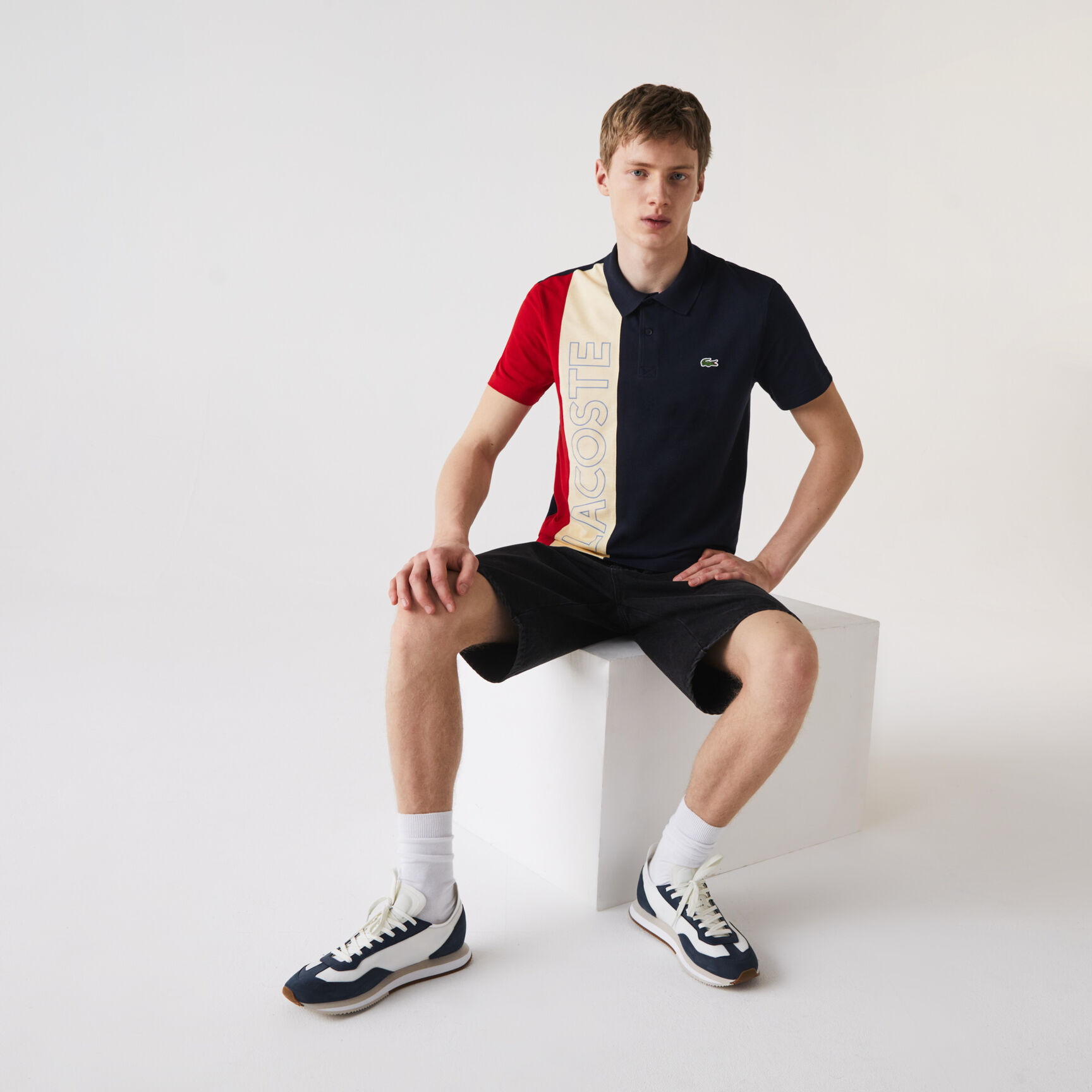 قميص بولو للرجال قصة عادية بكتل لونية من نسيج محبوك فائق الخفة قميص بولو للرجال قصة عادية بكتل لونية من نسيج محبوك فائق الخفة