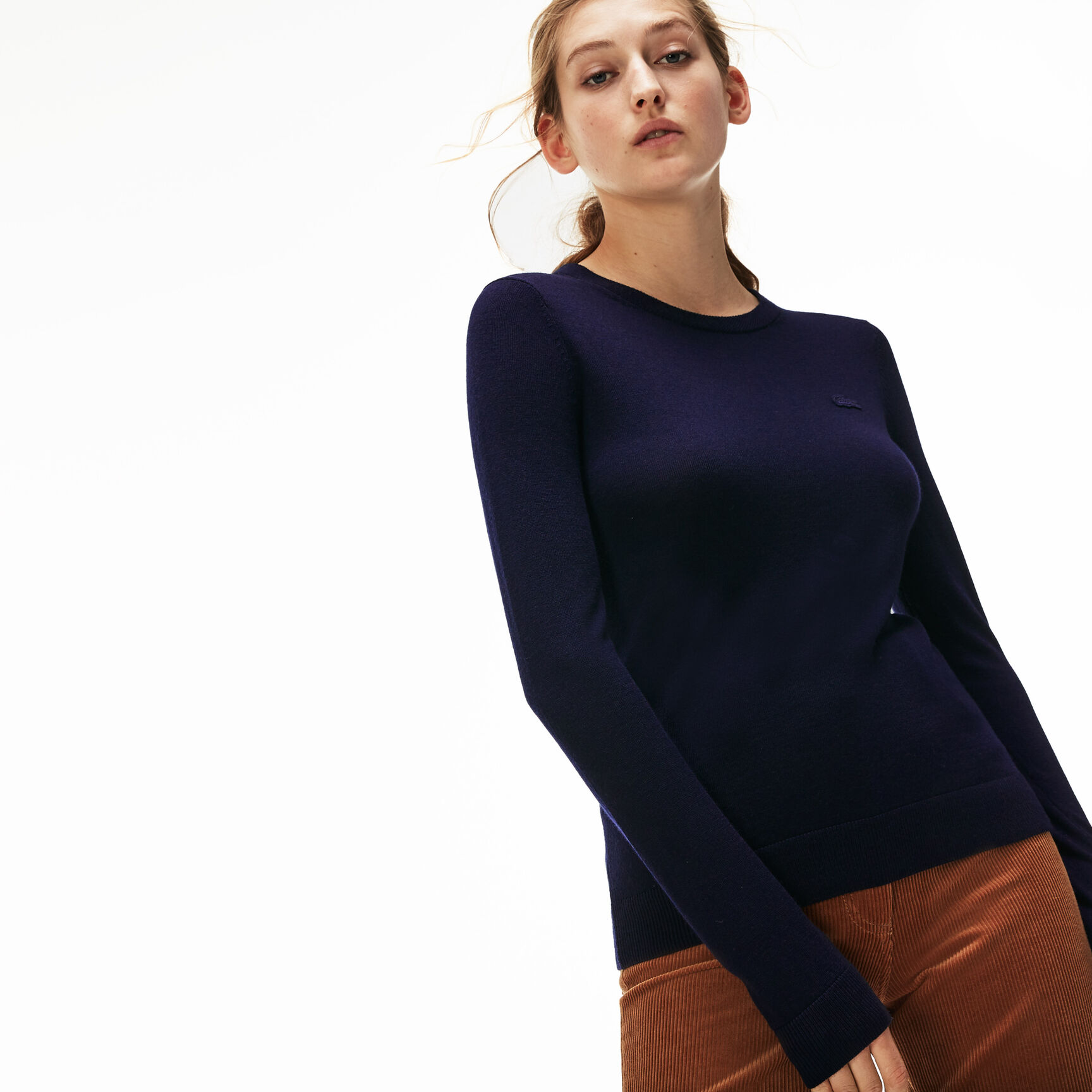 سترة صوفية من نسيج الجيرسيه الصوف بفتحة رقبة مستديرة للسيدات سترة صوفية من نسيج الجيرسيه الصوف بفتحة رقبة مستديرة للسيدات