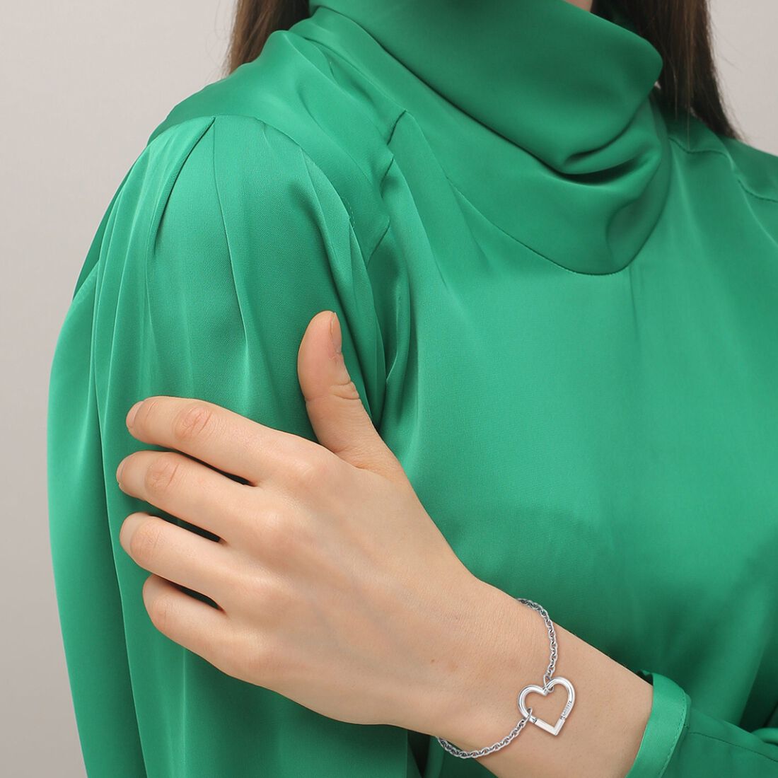 اسوارة لاكوست فضية للنساء اسوارة لاكوست فضية للنساء