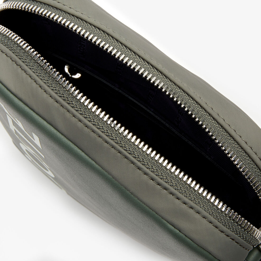 حقيبة عمودية الشكل للرجال مصنوعة من الجلد من مجموعة L.12.12 حقيبة عمودية الشكل للرجال مصنوعة من الجلد من مجموعة L.12.12