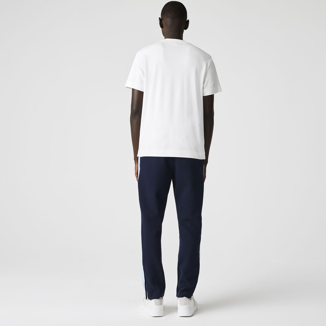 قطعة بيجامة علوية برقبة بلون مغاير قطعة بيجامة علوية برقبة بلون مغاير