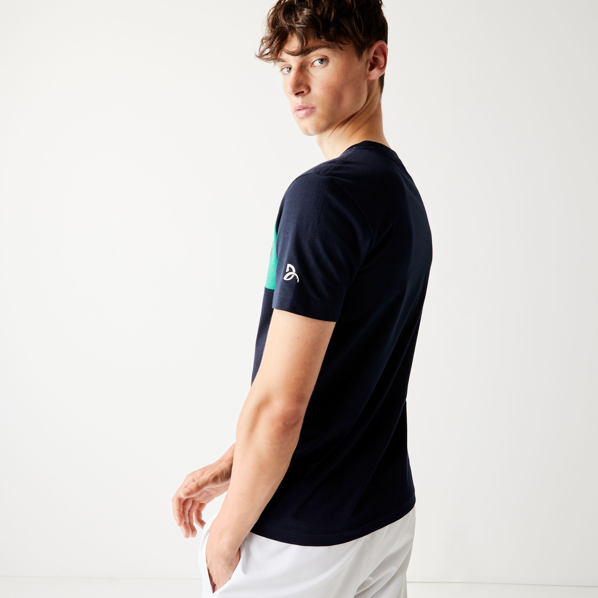 تي شيرت قطن من مجموعة Lacoste SPORT بالتعاون مع تصميم Youssef SY للرجال تي شيرت قطن من مجموعة Lacoste SPORT بالتعاون مع تصميم Youssef SY للرجال