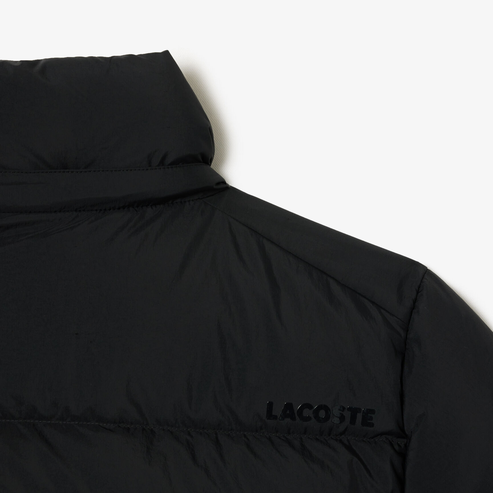 سترة مبطنة بغطاء للرأس بتصميم مريح