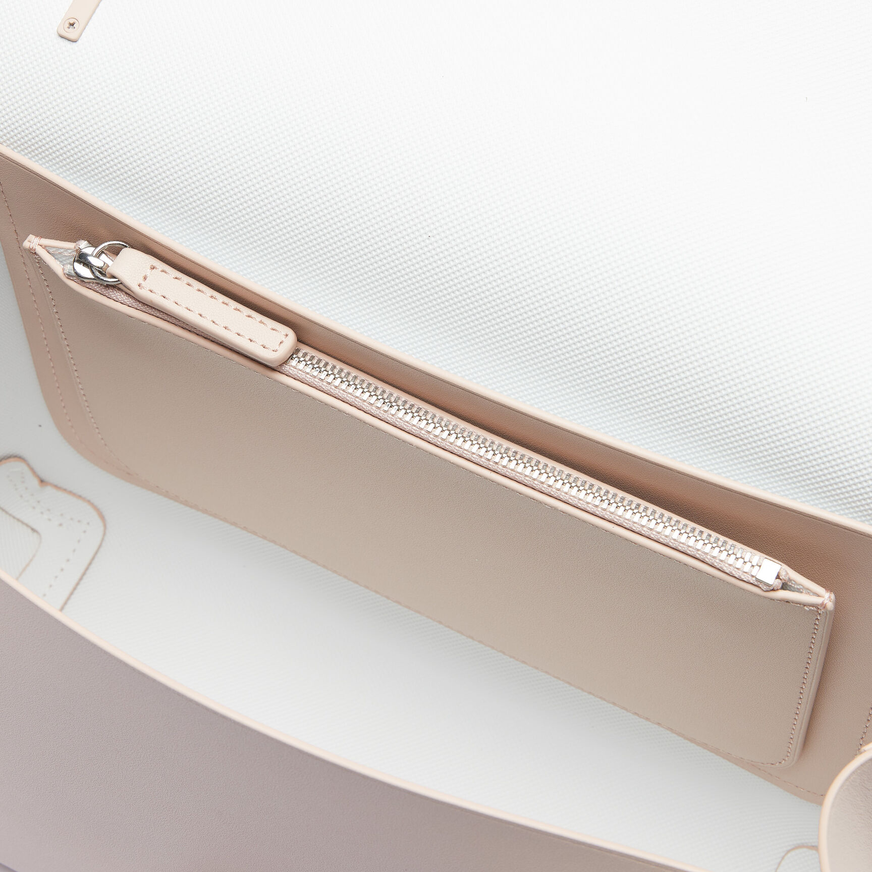 حقيبة كتف جلد كبيرة مع إبزيم التمساح مجموعة Croco Turn للنساء حقيبة كتف جلد كبيرة مع إبزيم التمساح مجموعة Croco Turn للنساء