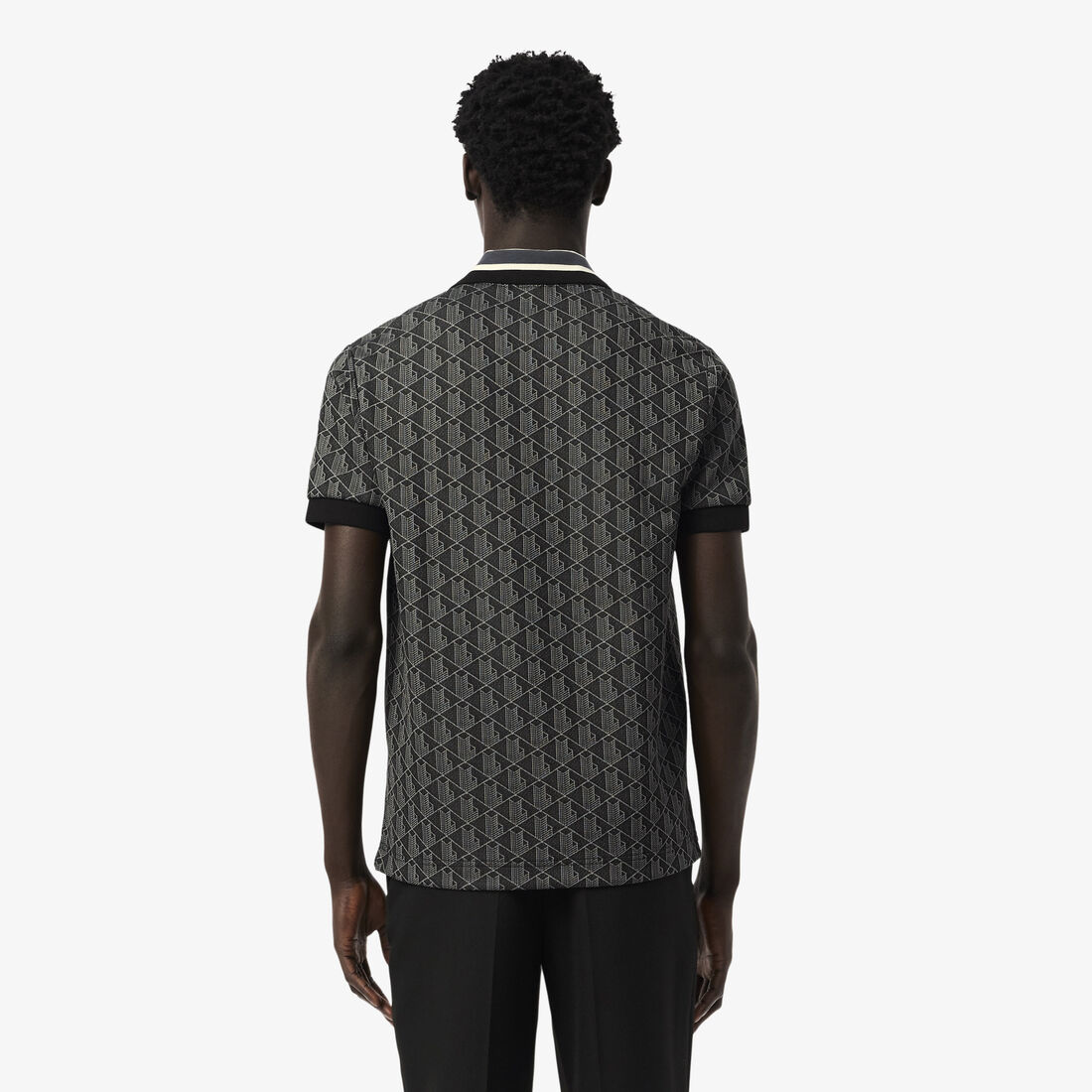 قميص بولو كلاسيكي بقصّة كلاسيكية من قماش الجاكار أحادي اللون قميص بولو كلاسيكي بقصّة كلاسيكية من قماش الجاكار أحادي اللون