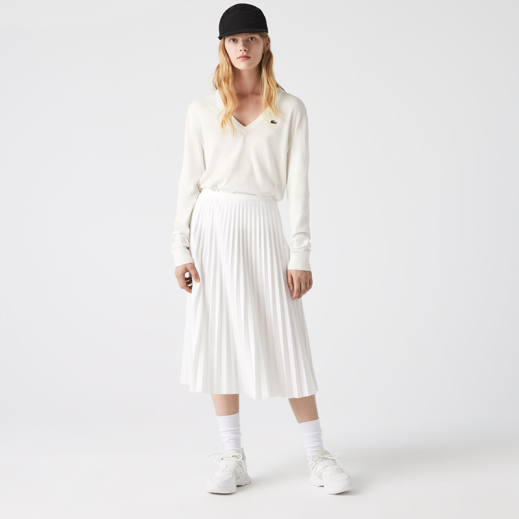 سترة قطن عضوي بفتحة رقبة على شكل حرف V للنساء