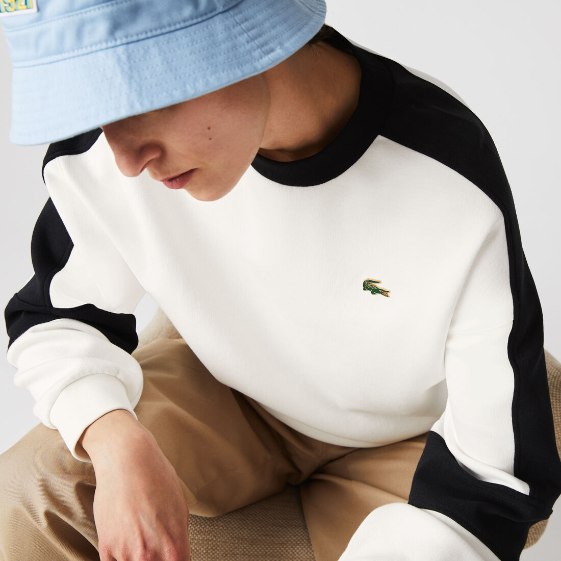 سويت شيرت نسائي من مجموعة Lacoste L!VE سويت شيرت نسائي من مجموعة Lacoste L!VE