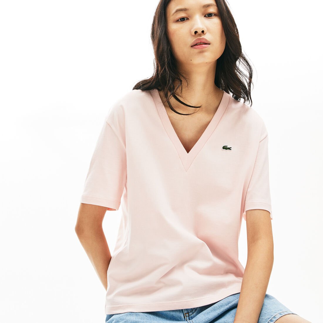 تي شيرت من القطن الفاخر بفتحة رقبة على شكل حرف V للنساء تي شيرت من القطن الفاخر بفتحة رقبة على شكل حرف V للنساء