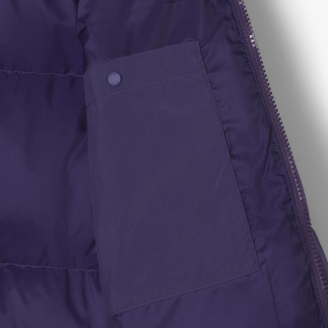 سترة مبطنة بغطاء للرأس بتصميم مريح سترة مبطنة بغطاء للرأس بتصميم مريح