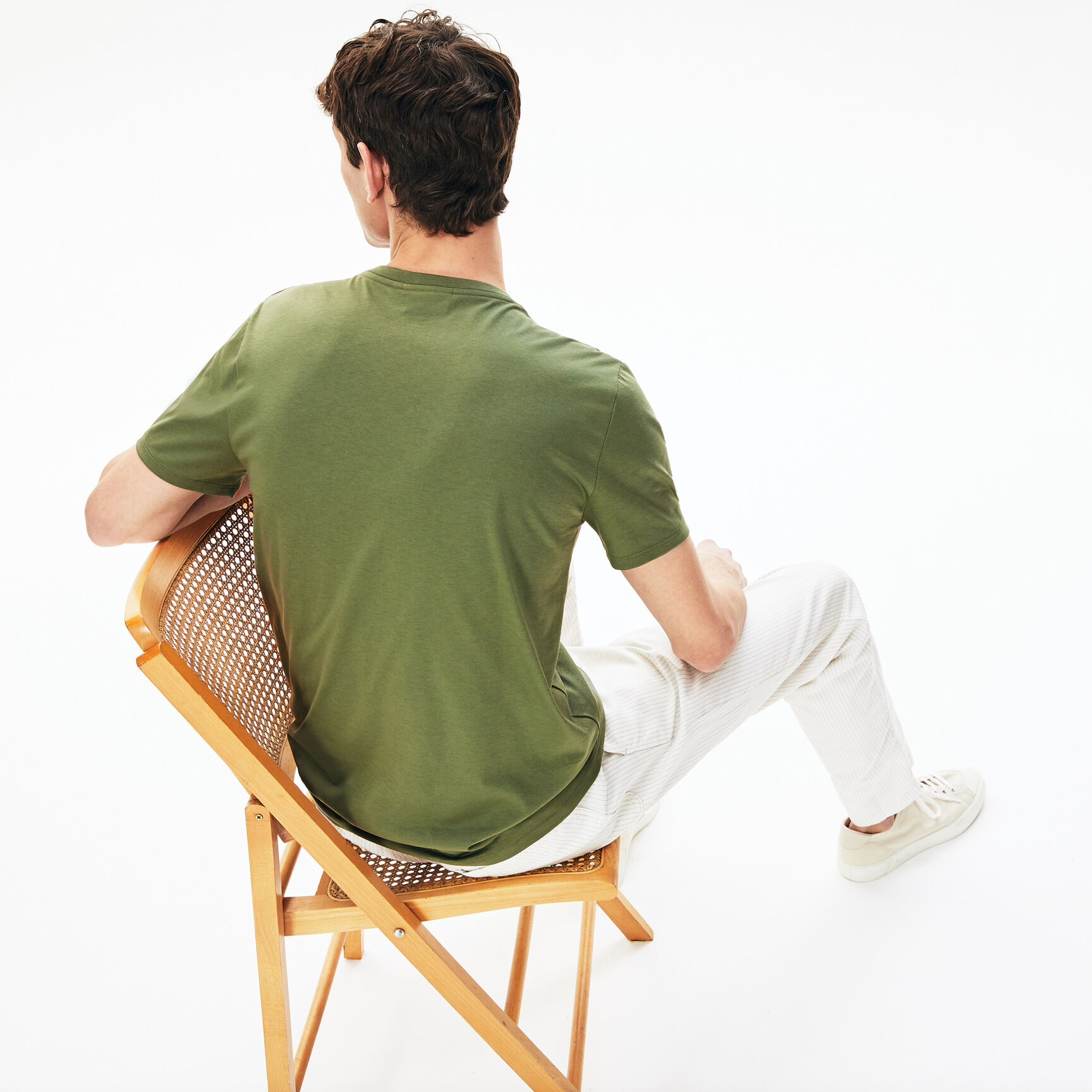 تي شيرت خفيف الوزن من القطن بيما برقبة على شكل حرف V