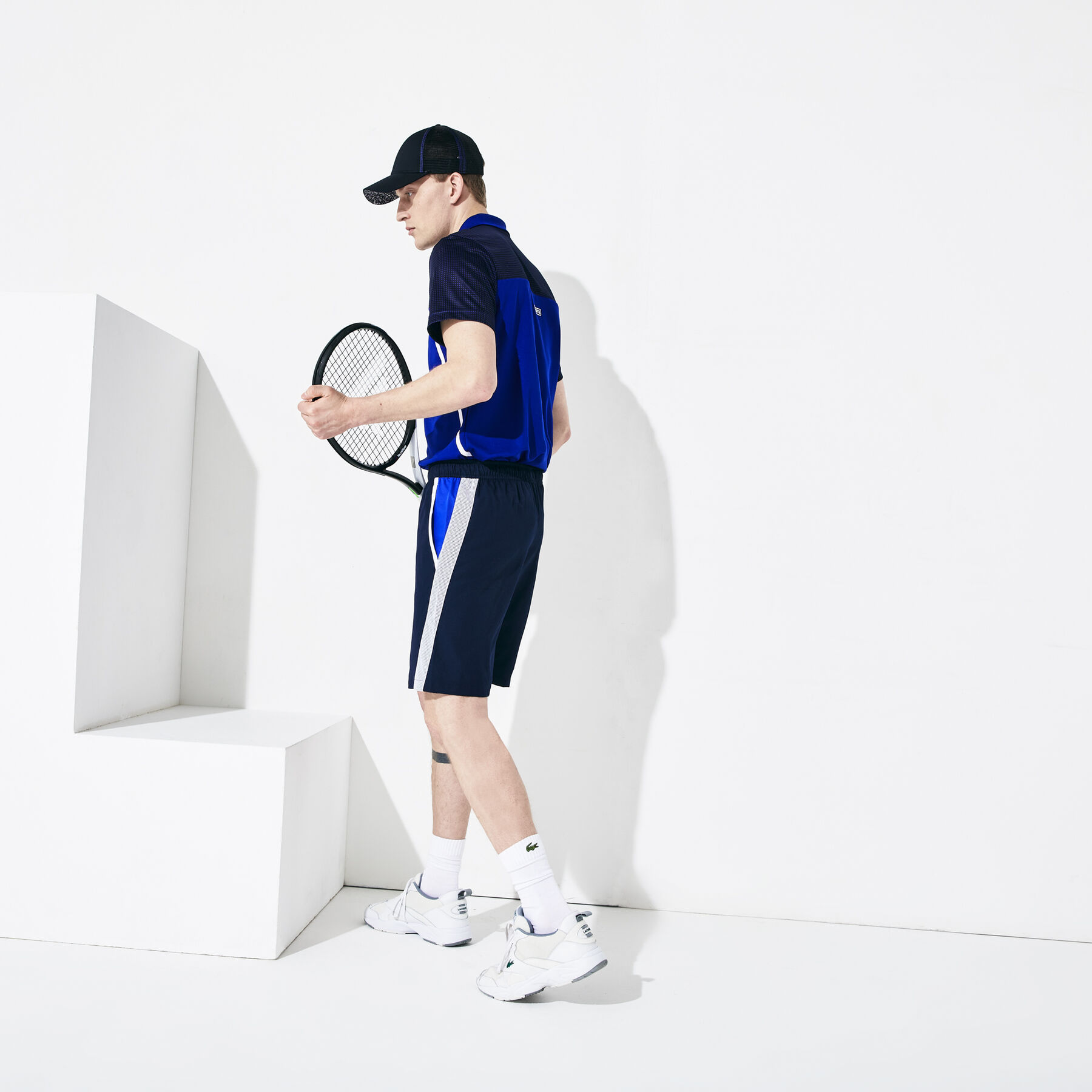 لاكوست شورت رياضي للعب التنس بقصة متباينة من مجموعة lacostesport للرجال