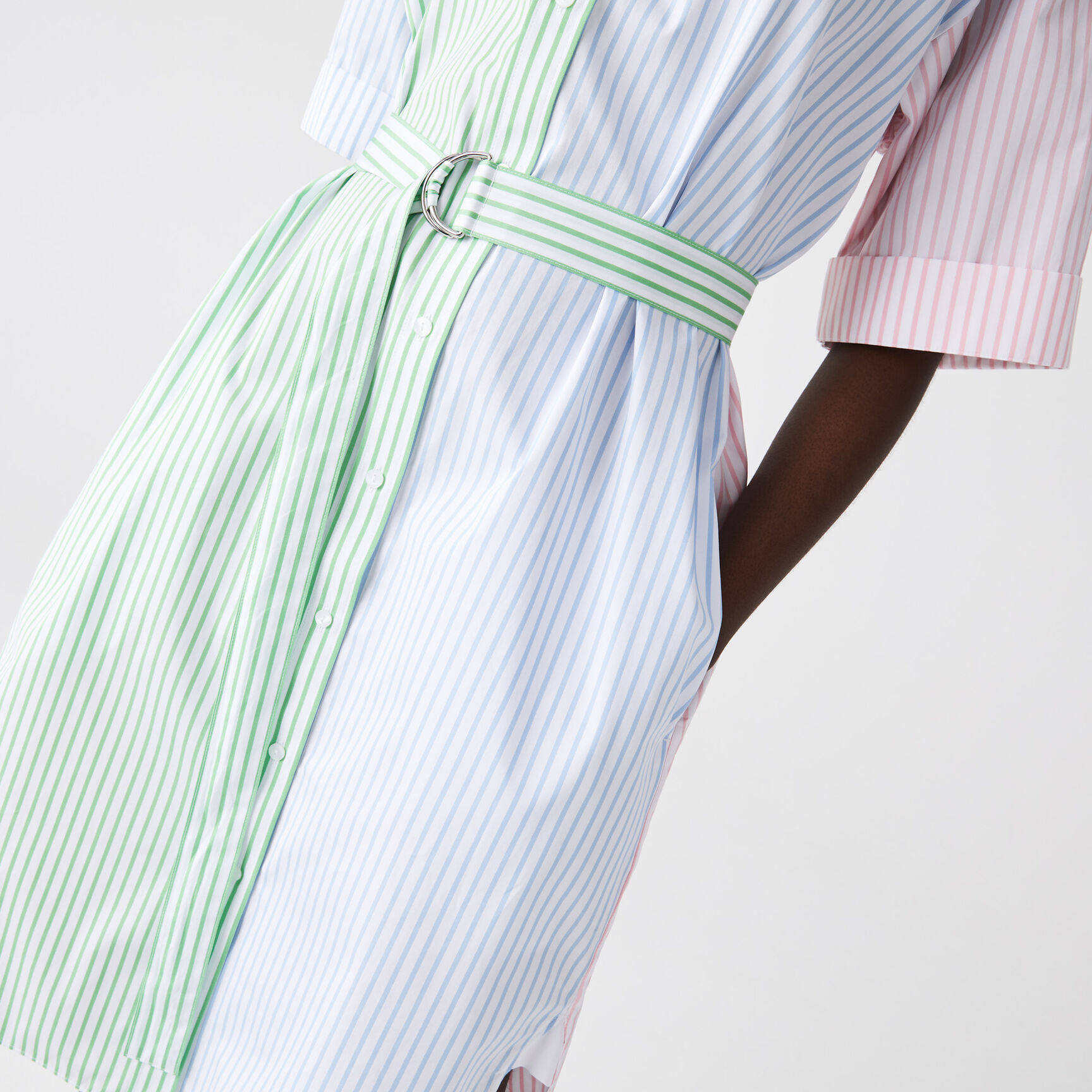 فستان بتصميم قميص مقسم لأجزاء بتطريز مضارب تنس للنساء فستان بتصميم قميص مقسم لأجزاء بتطريز مضارب تنس للنساء