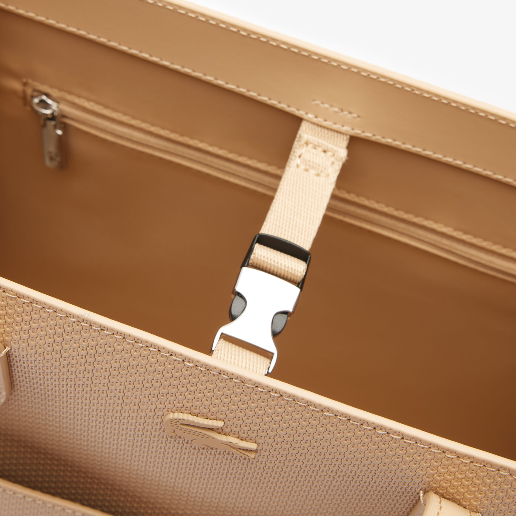 حقيبة شانتاكو الجلدية الصغيرة