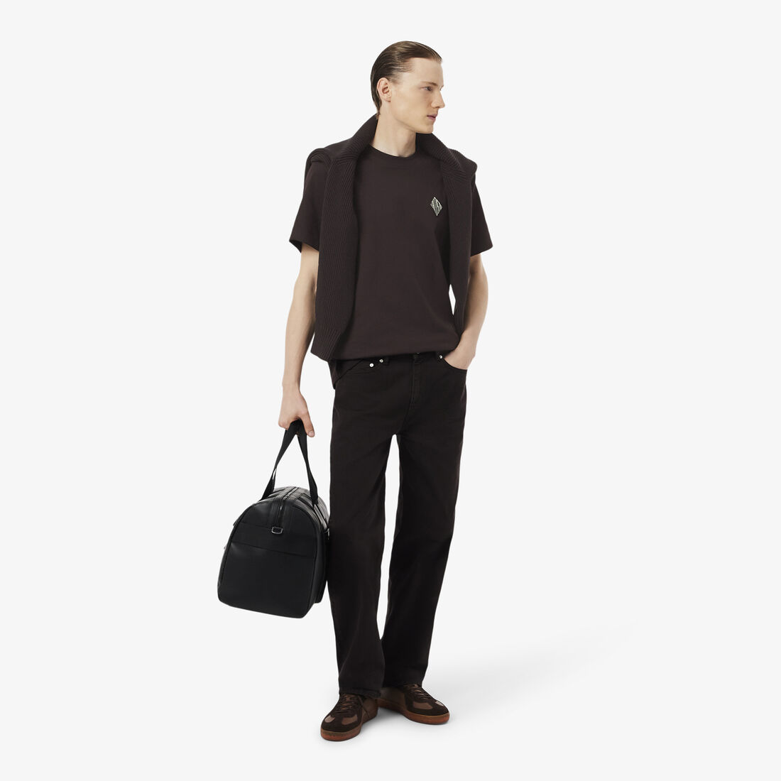 تيشيرت كلاسيكي بقصة مريحة وبشعار الماركة تيشيرت كلاسيكي بقصة مريحة وبشعار الماركة