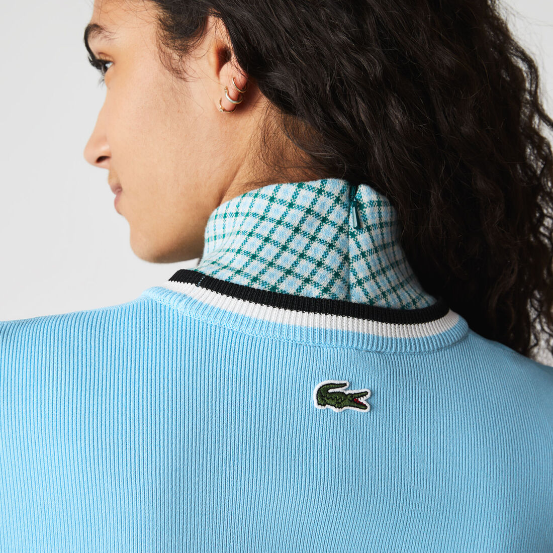 سترة نسائية قطنية بشارة رقبة مستديرة من مجموعة Lacoste L!VE سترة نسائية قطنية بشارة رقبة مستديرة من مجموعة Lacoste L!VE