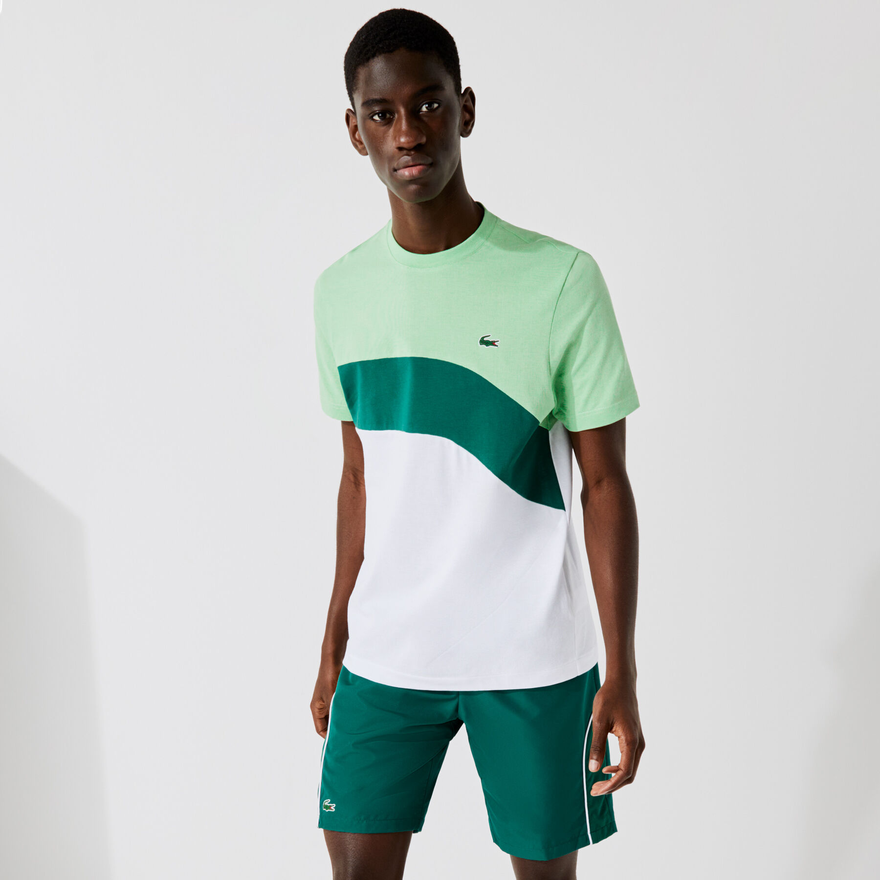 لاكوست تي شيرت تنس للرجال فائق الخفة مع كتل لونية مجموعة lacoste sport