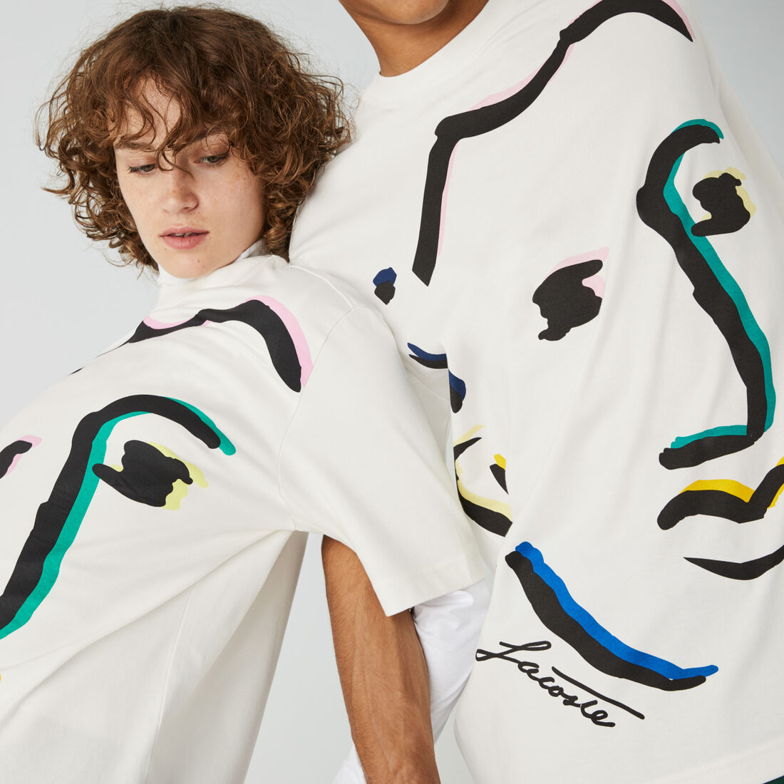 تي شيرت قطن مع طبعة وجه مميزة من مجموعة Lacoste LIVE للجنسين