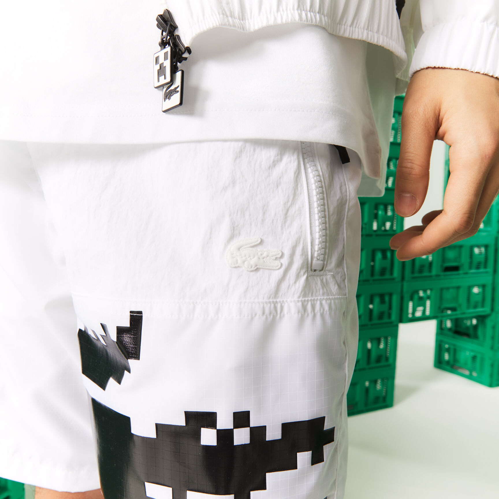 شورت برمودا نايلون للجنسين مجموعة Lacoste L!VE x Minecraft شورت برمودا نايلون للجنسين مجموعة Lacoste L!VE x Minecraft