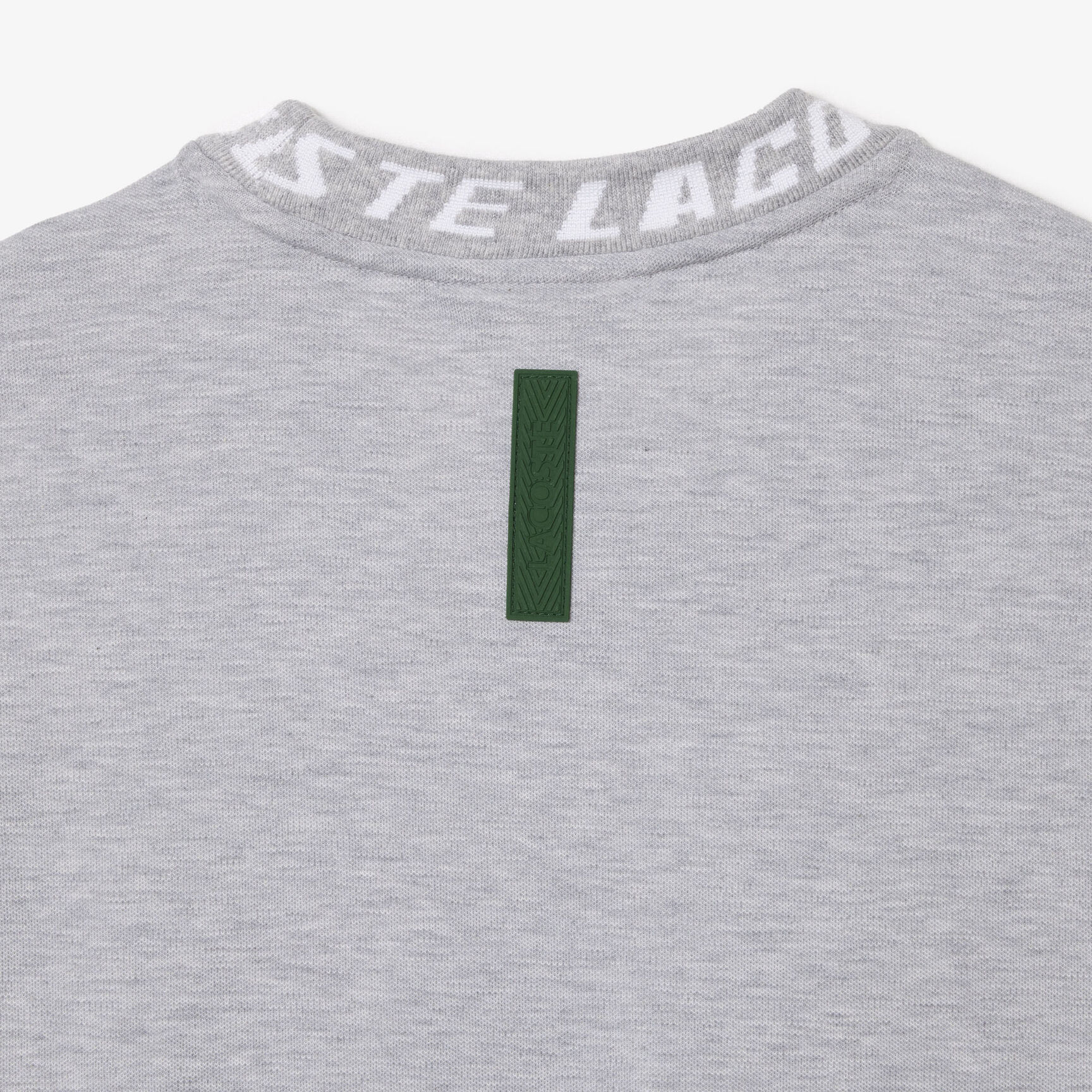 تيشيرت لاكوست بقصة عادية وياقة بشعار الماركة للرجال‎