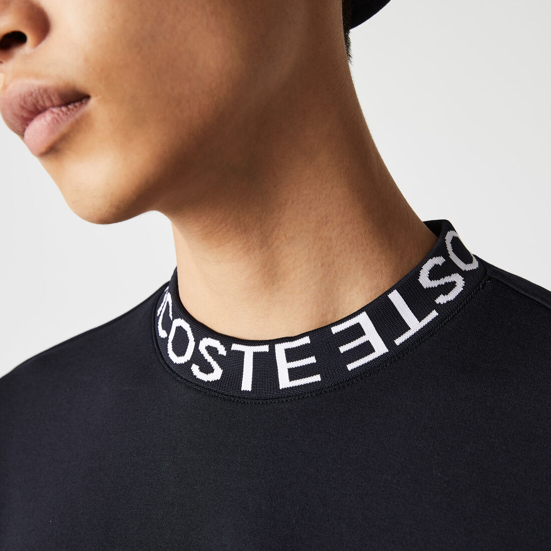 سويت شيرت رجالي Lacoste من مزيج القطن برقبة مستديرة سويت شيرت رجالي Lacoste من مزيج القطن برقبة مستديرة