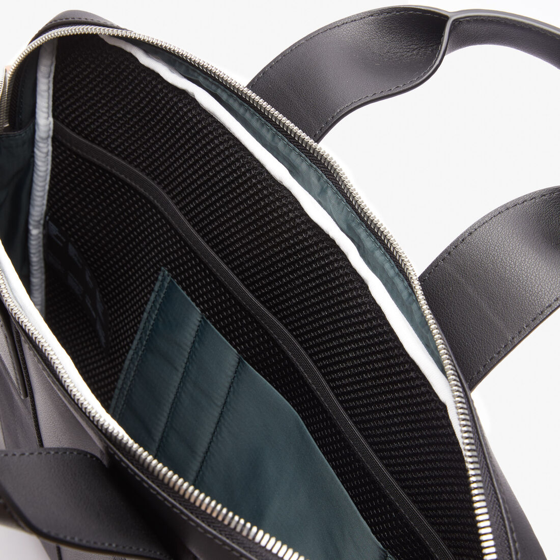 حقيبة كمبيوتر لاكوست بحمالة قابلة للإزالة للجنسين حقيبة كمبيوتر لاكوست بحمالة قابلة للإزالة للجنسين