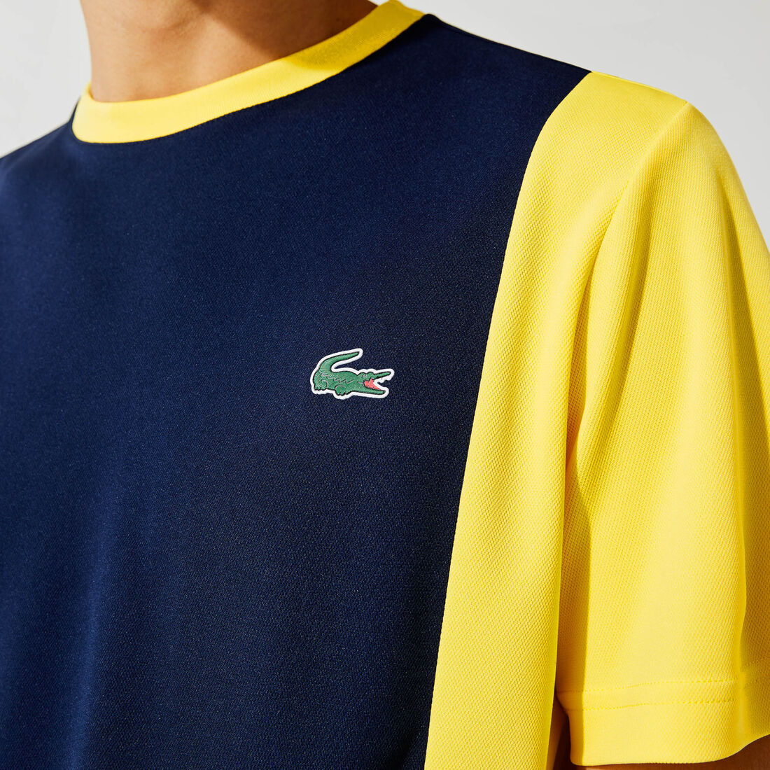 تيشيرت رياضي للرجال ثنائي اللون من مجموعة Lacoste SPORT تيشيرت رياضي للرجال ثنائي اللون من مجموعة Lacoste SPORT