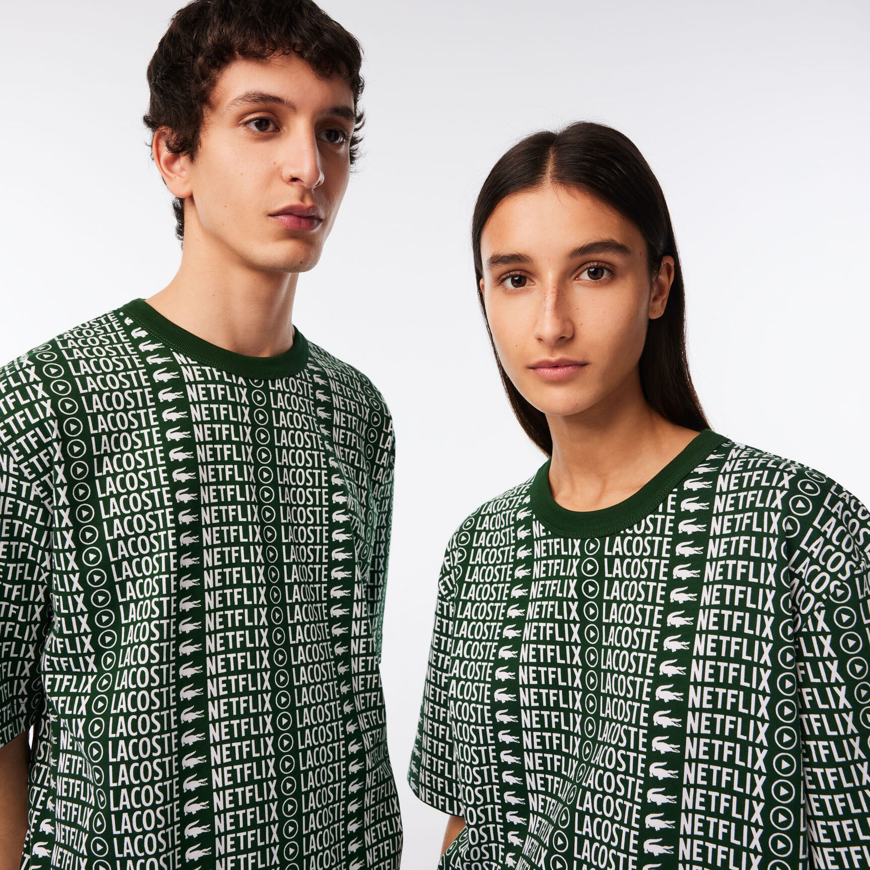 تيشيرت مطبوع بقصة فضفاضة للجنسين مجموعة Lacoste x Netflix