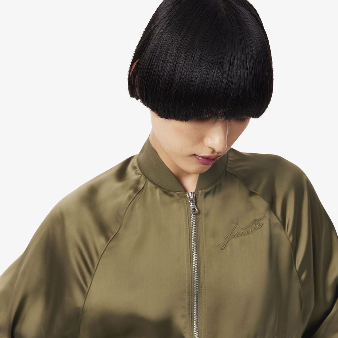 جاكيت بومبر ساتان مطرز كبير الحجم جاكيت بومبر ساتان مطرز كبير الحجم