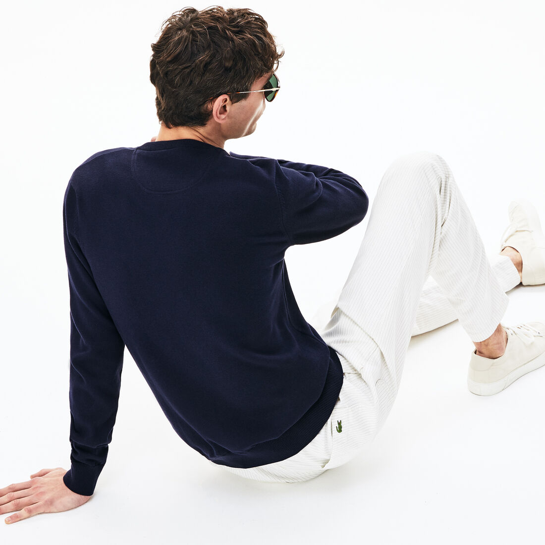 قميص ثقيل من القطن الجيرسيه الكافيار بيكيه بفتحة رقبة على شكل حرف V قميص ثقيل من القطن الجيرسيه الكافيار بيكيه بفتحة رقبة على شكل حرف V