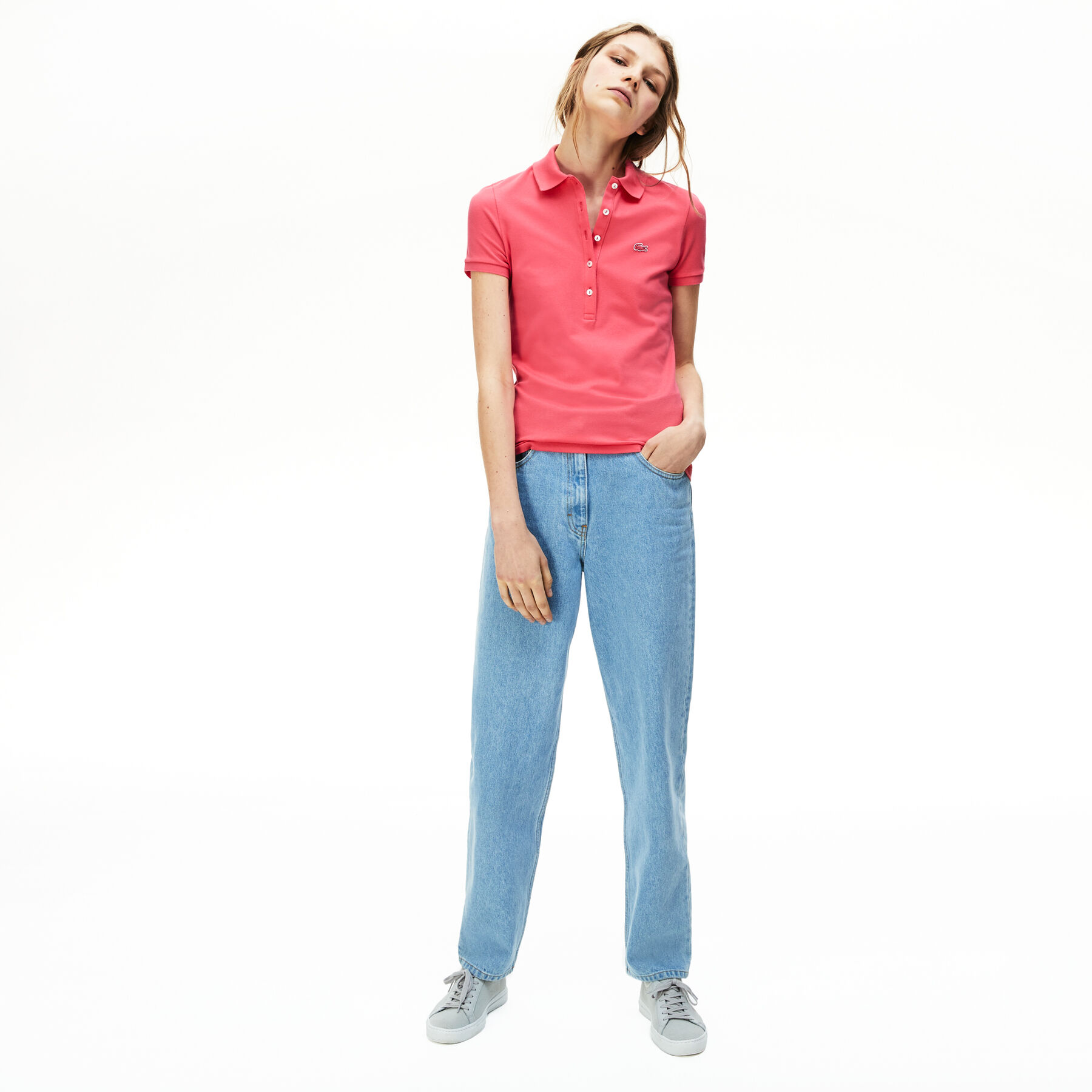 قميص بولو نسائي من قطن ميني بيكيه المرن ذو قصة ضيقة من Lacoste لاكوست قميص بولو نسائي من قطن ميني بيكيه المرن ذو قصة ضيقة من lacoste