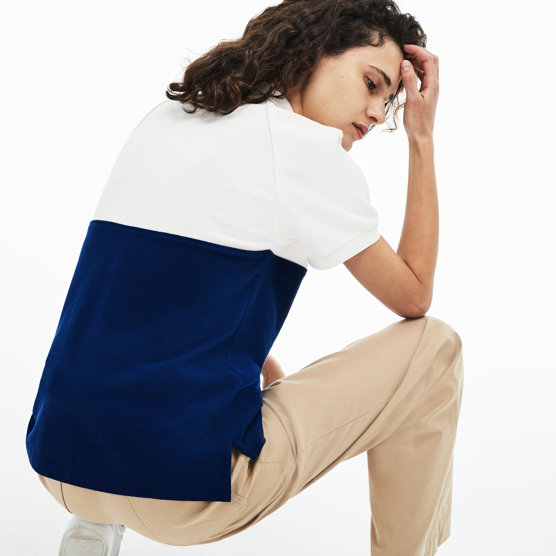 لاكوست قميص بولو نسائي من قطن بيتي بيكيه متعدد الألوان ذو قصة ضيقة من lacoste