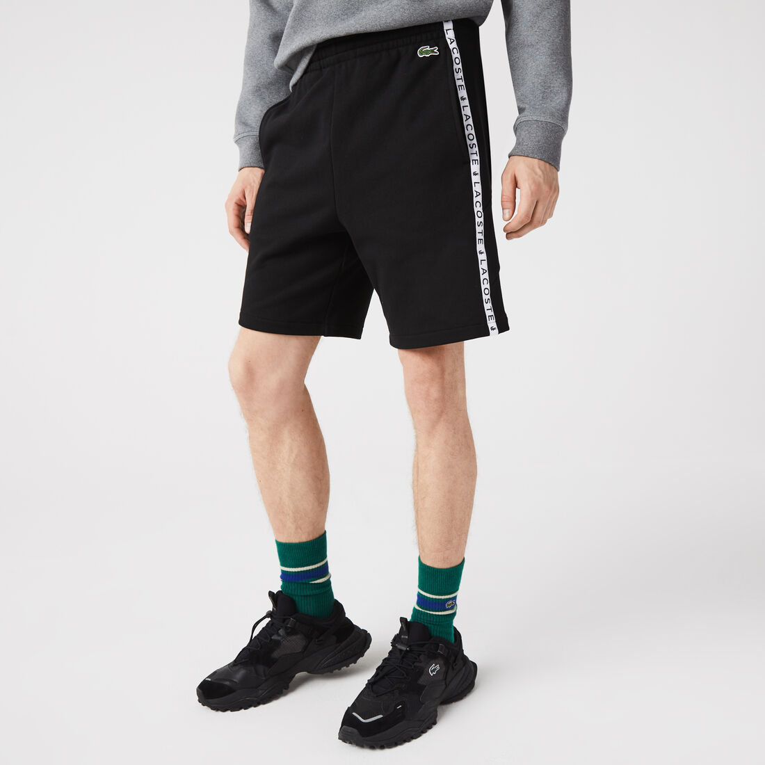 شورت برمودا من الصوف بحروف من Lacoste للرجال
