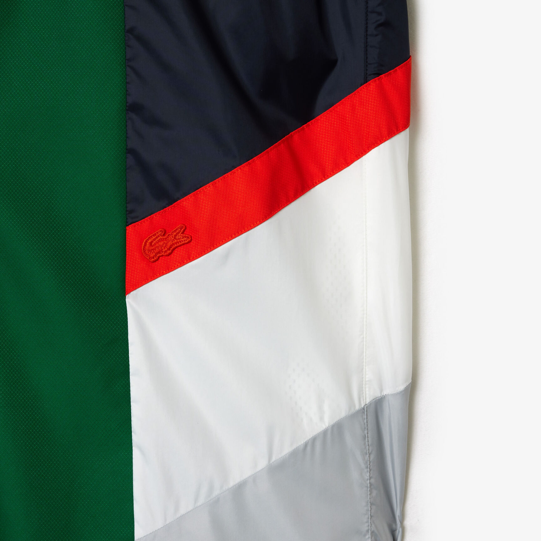 بنطال رياضي بتفاصيل بلون مغاير